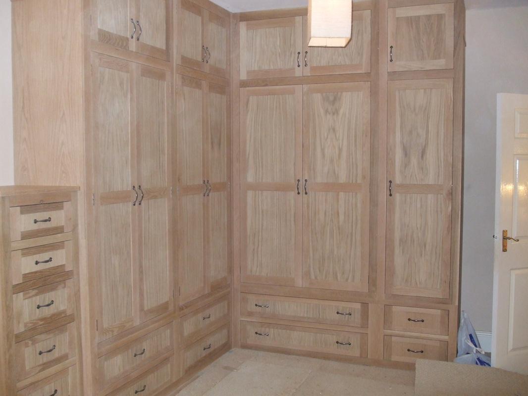 L shaped fitted oak wardrobe Gallery. - Thorne Woodworking